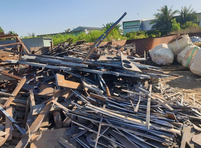 Sắt thép phế liệu được tập kết và phân loại